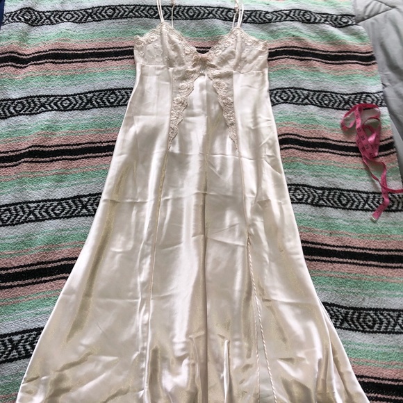 Vintage LONG Ivory Nightgown - Picture 13 of 15
